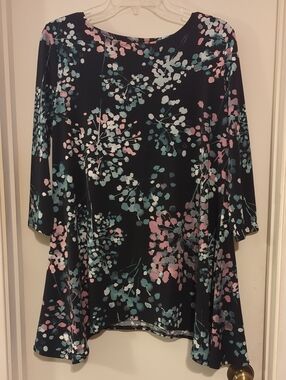 Alfani Macy's Black Top with Pink and Teal Floral Motif Sharkbite Hem
